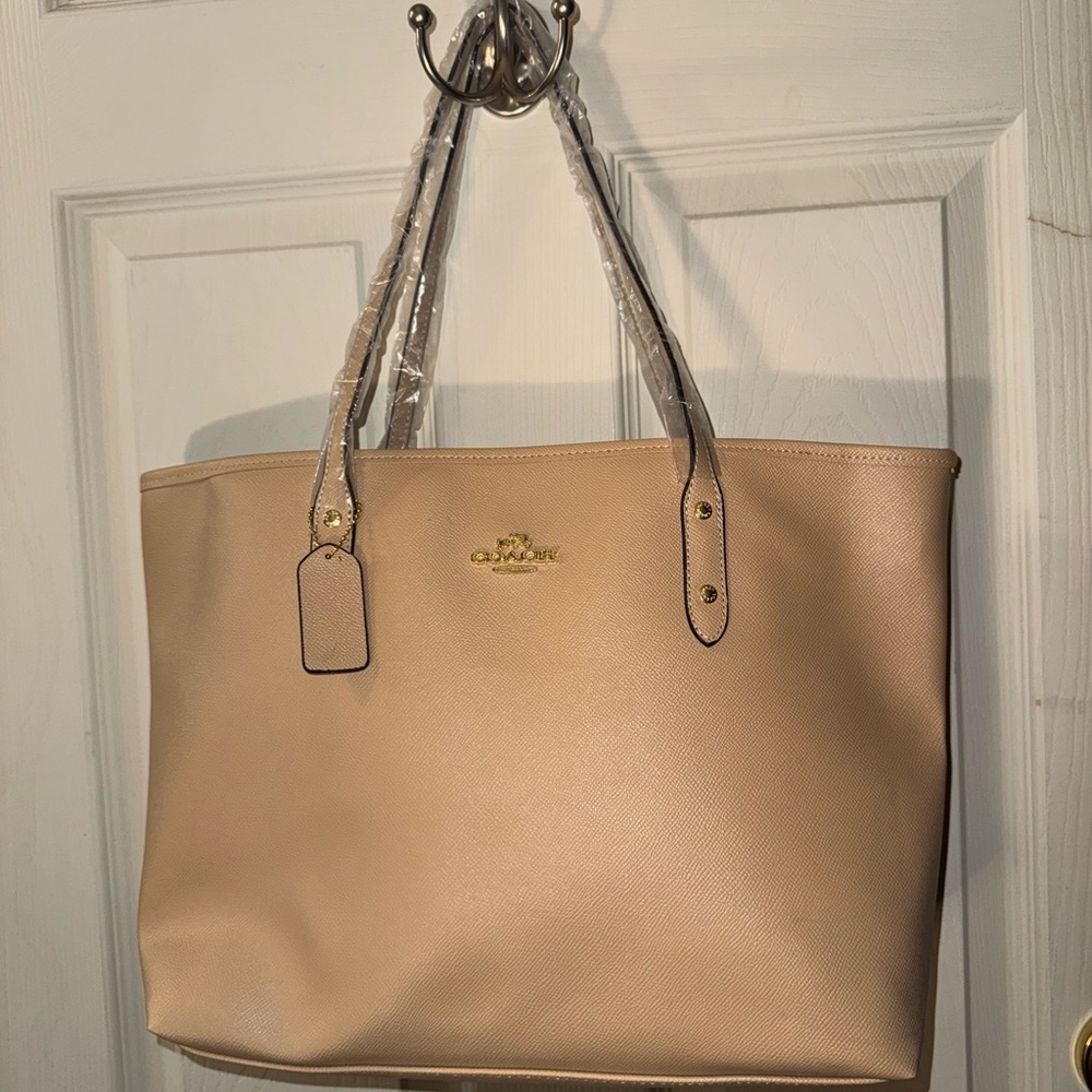 Coach Tan Leather Tote Bag. NWOT